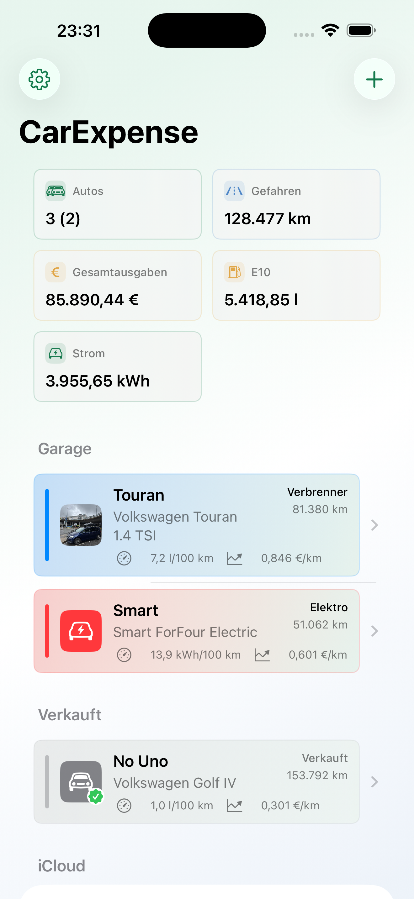 CarExpense Garage mit Fahrzeugübersicht und Kennzahlen